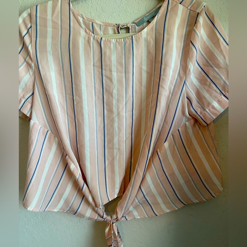 Pink crop top​